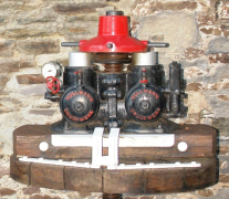 Detail antieke druivenpers (2011)