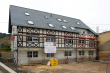 Nieuwbouw met oude gevel aan de Robert Schuman-Strasse (april 2013)