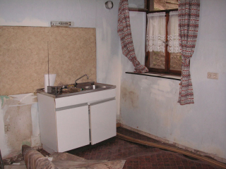 het keukenblok staat er weer (augustus 2008)